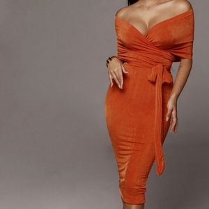 Wrap yourself in the beauty of our ORANGE ELIZABETH MULTIWAY DRESS. Wrap dress